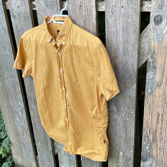 Frank & Oak Short Sleeve Paolo Button up in mustard yellow - Picture 4 of 4